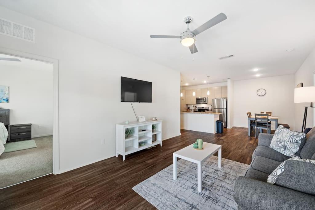 Lavish 2Br Apartment In Tampa Dış mekan fotoğraf